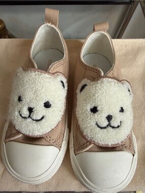 Converse Kids Beige Bear Slip-On Sneakers with White Sherpa Faces